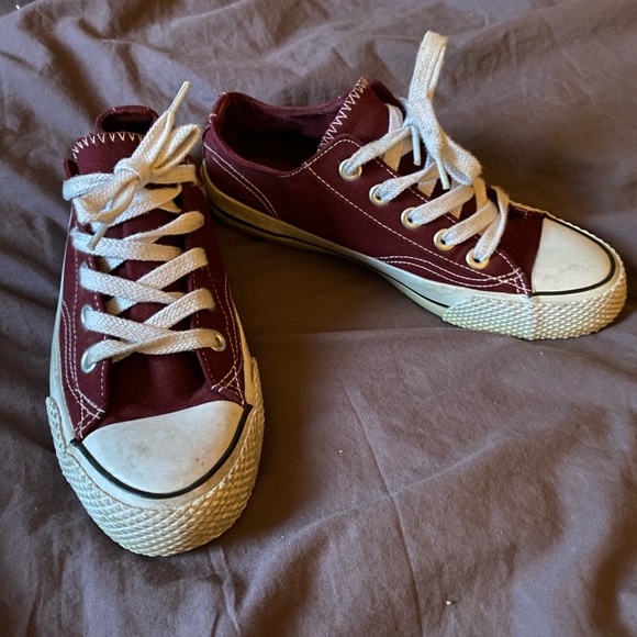 Red sneakers - Picture 2 of 2